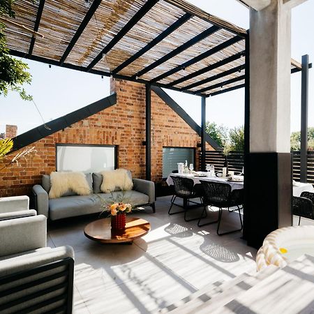 The Edgewater Suites - Park View Namur Bagian luar foto