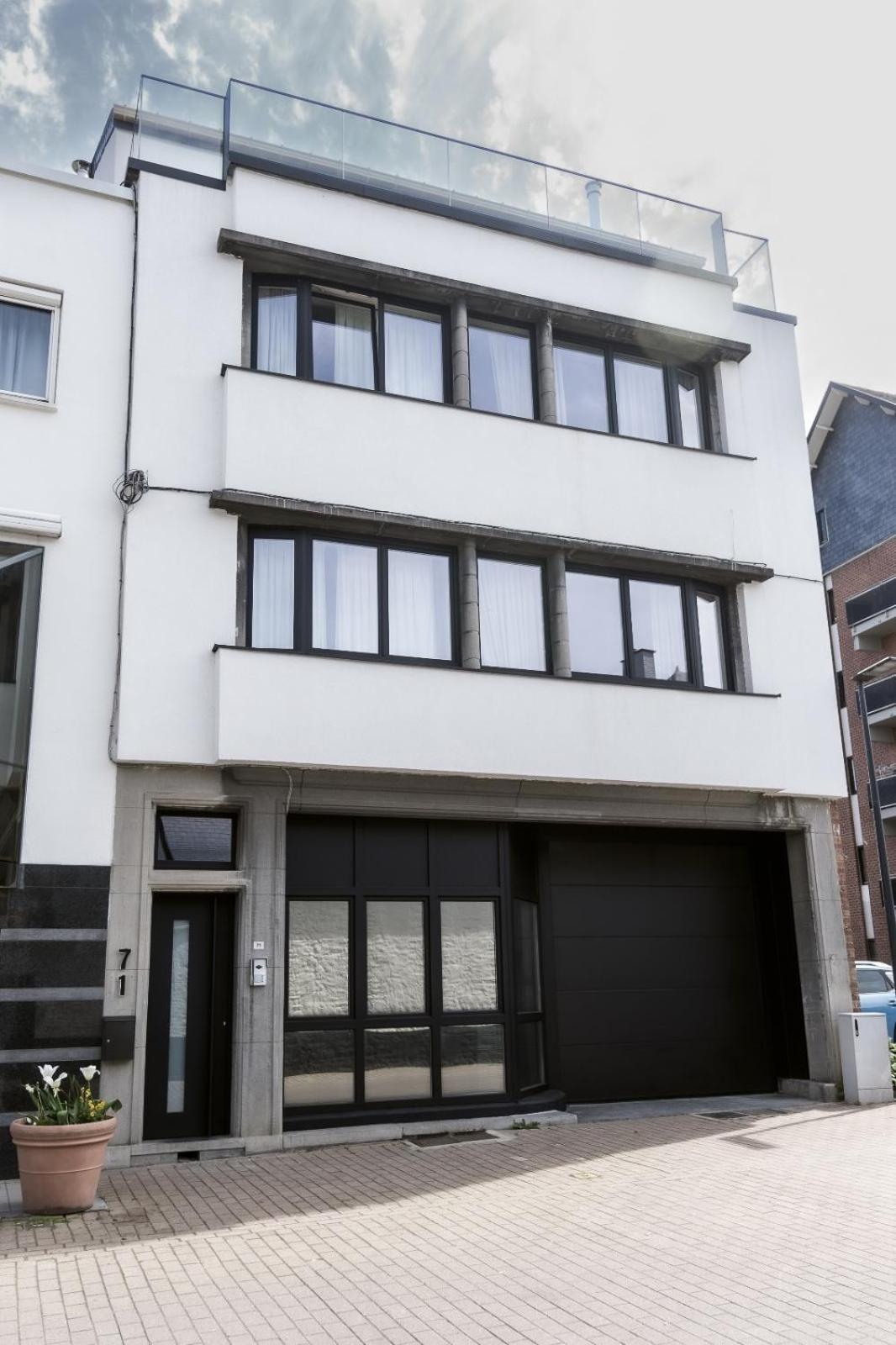 The Edgewater Suites - Park View Namur Bagian luar foto