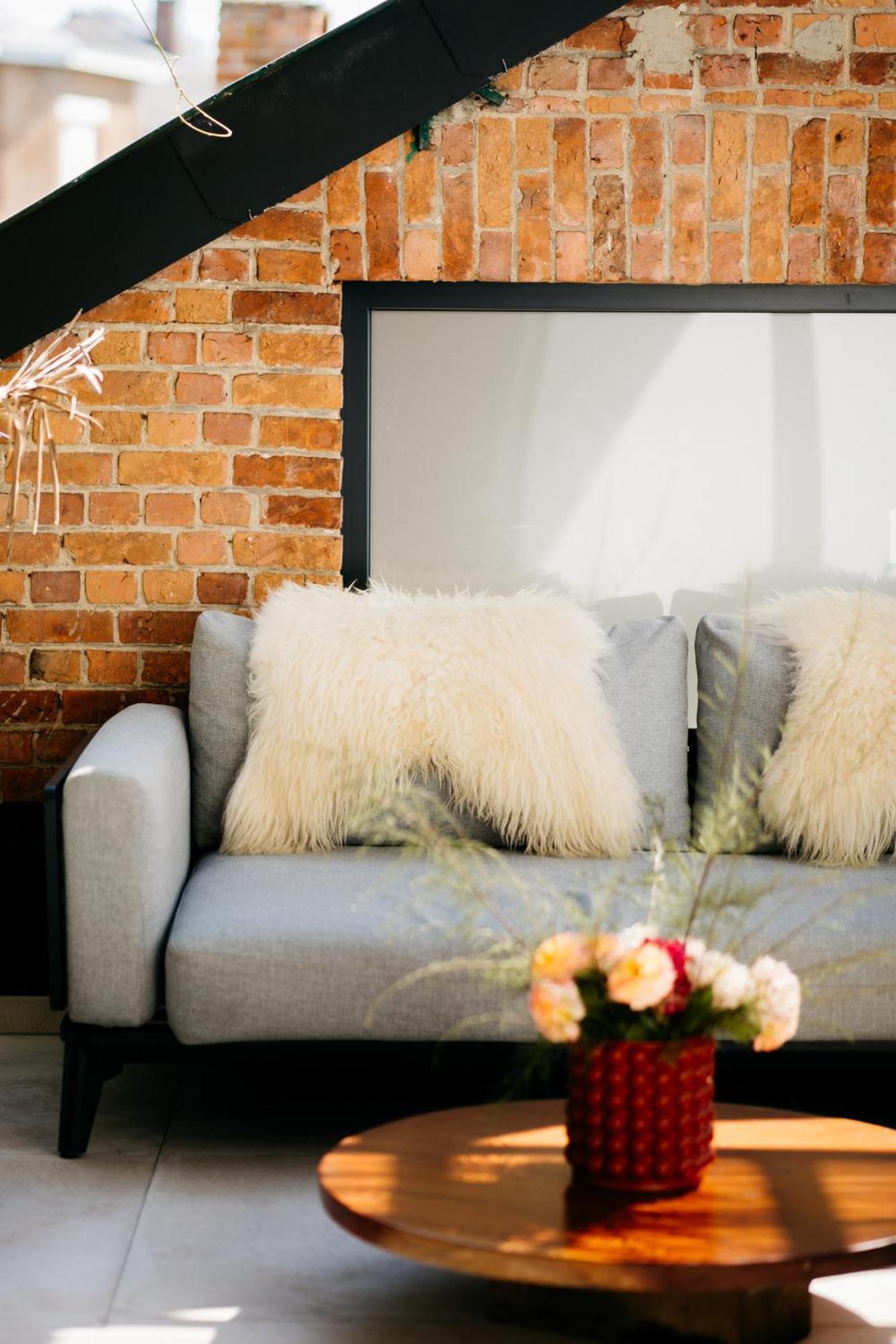 The Edgewater Suites - Park View Namur Bagian luar foto