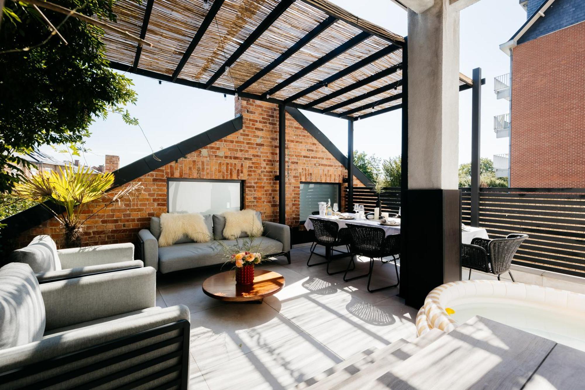 The Edgewater Suites - Park View Namur Bagian luar foto