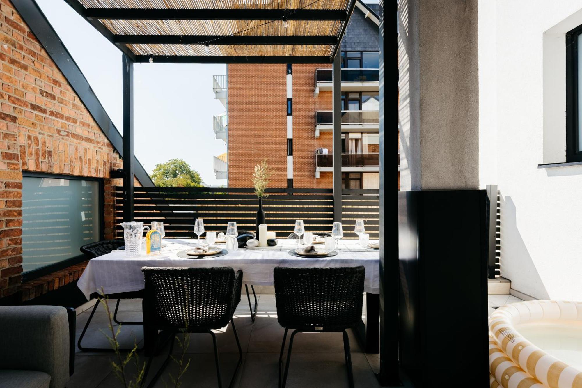 The Edgewater Suites - Park View Namur Bagian luar foto