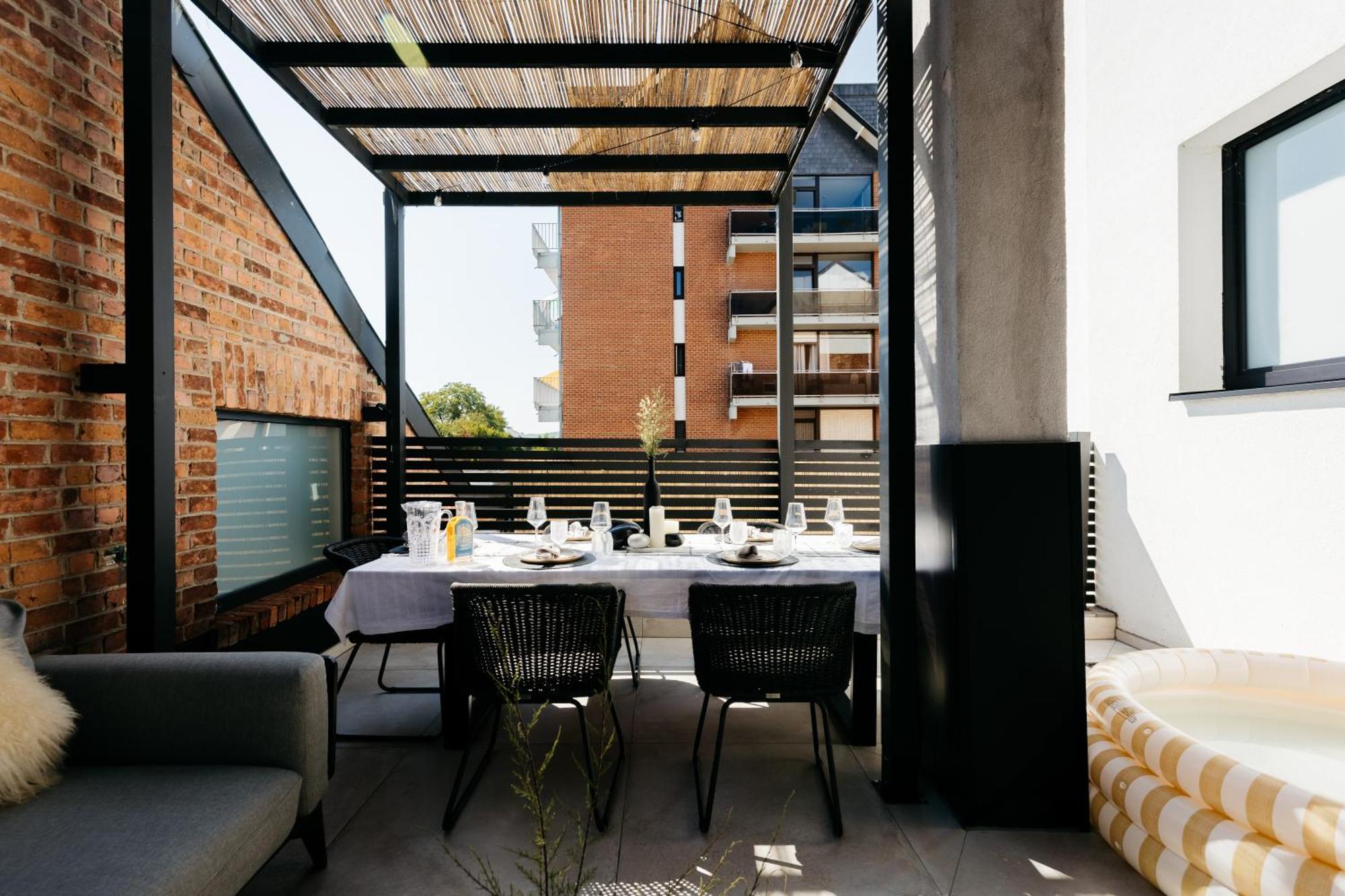 The Edgewater Suites - Park View Namur Bagian luar foto