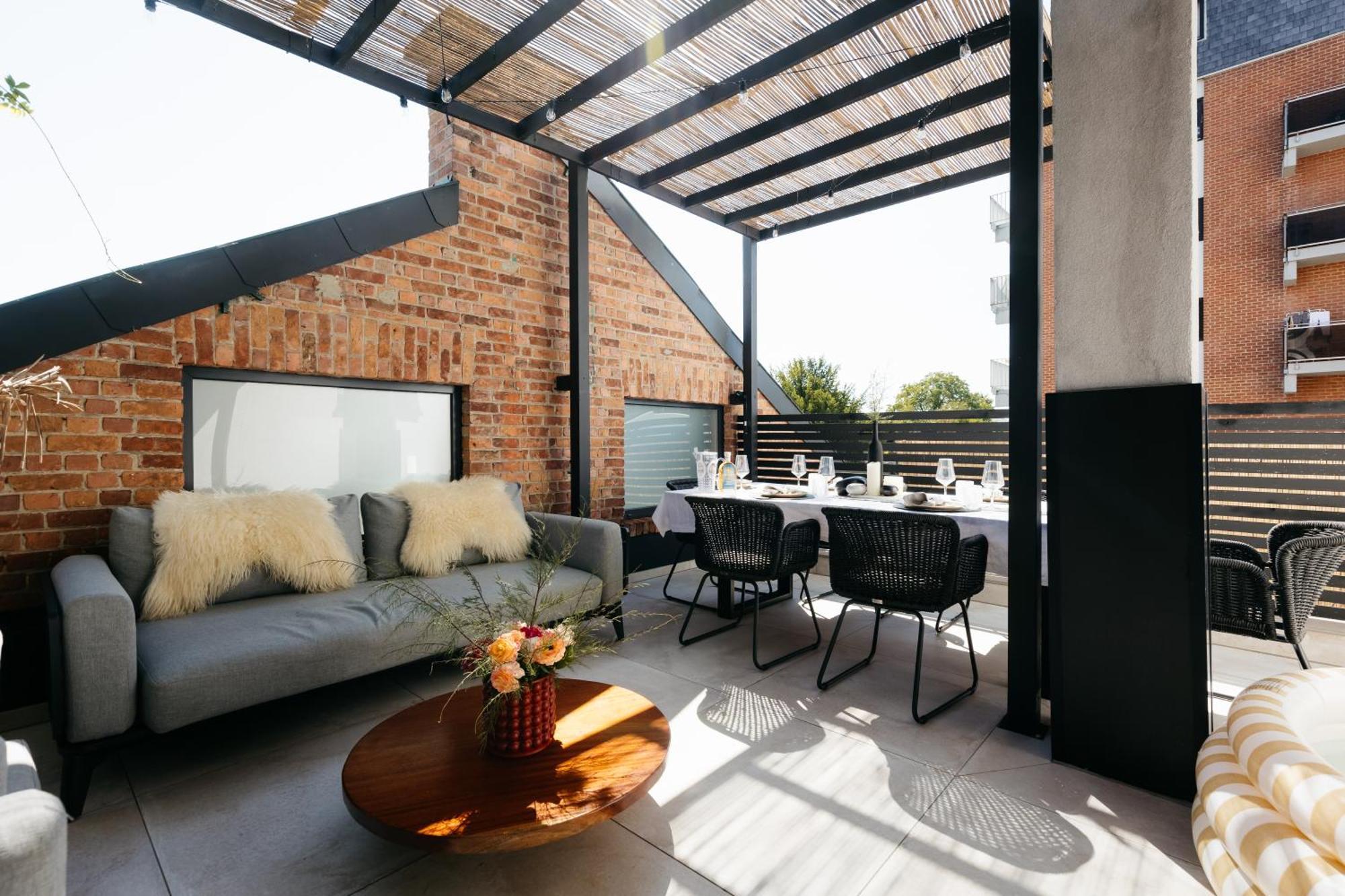 The Edgewater Suites - Park View Namur Bagian luar foto
