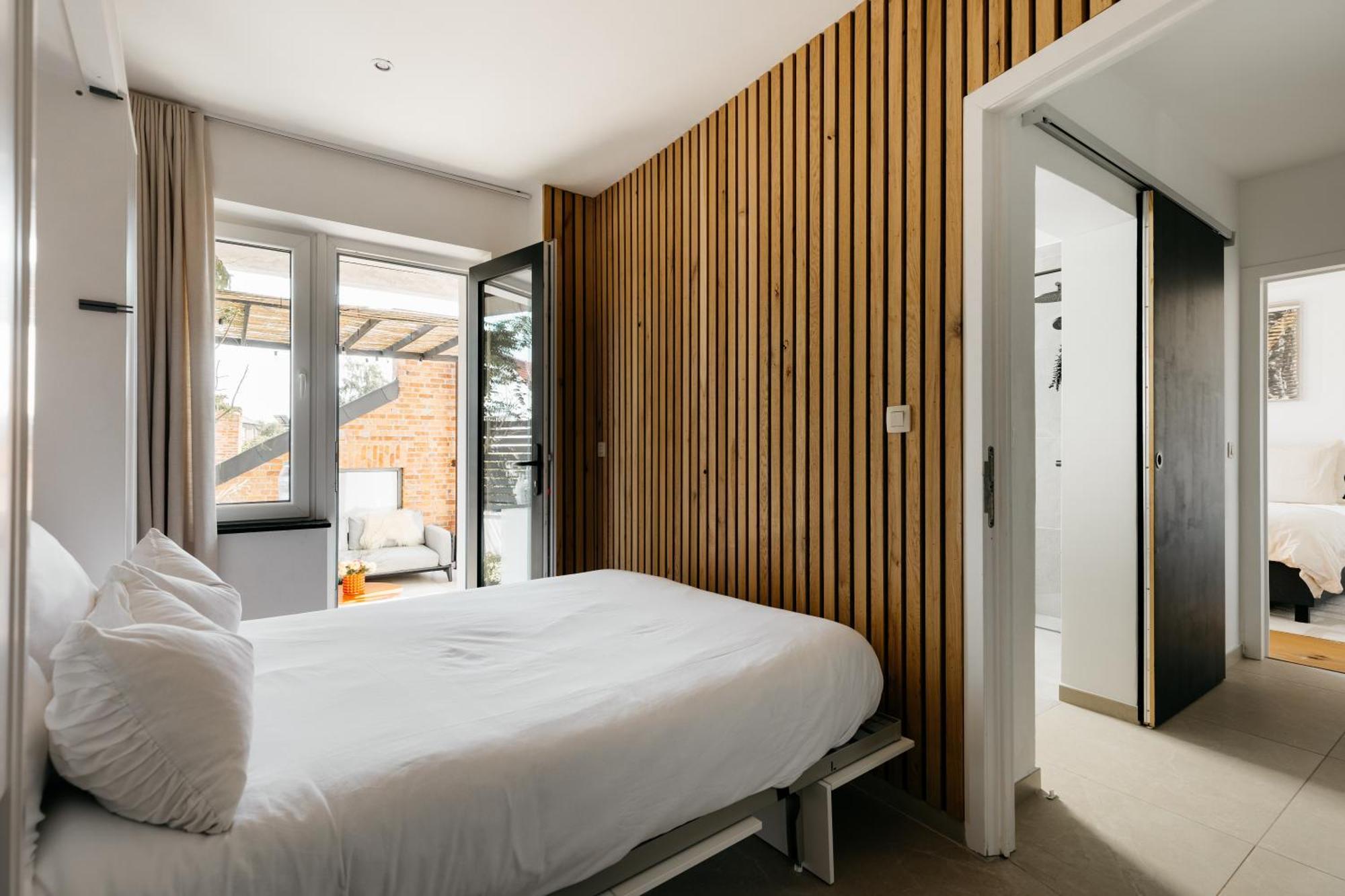 The Edgewater Suites - Park View Namur Bagian luar foto