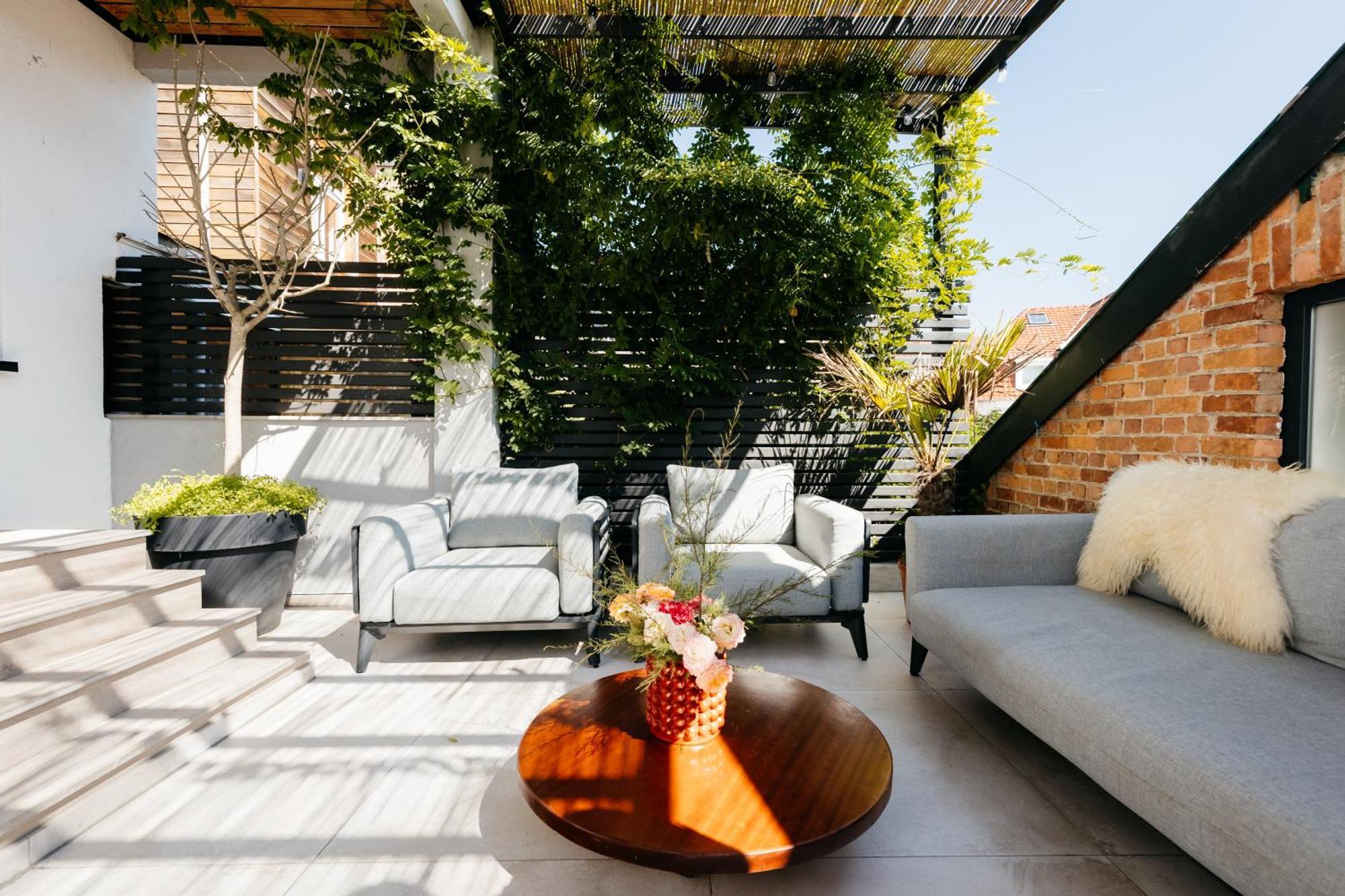 The Edgewater Suites - Park View Namur Bagian luar foto