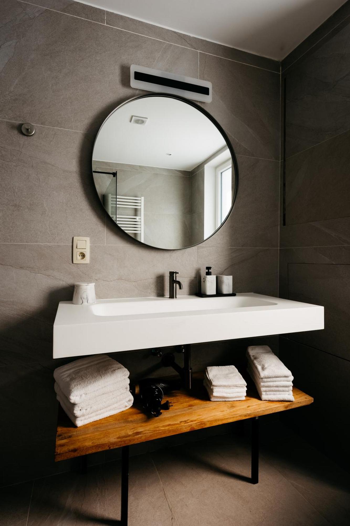 The Edgewater Suites - Park View Namur Bagian luar foto