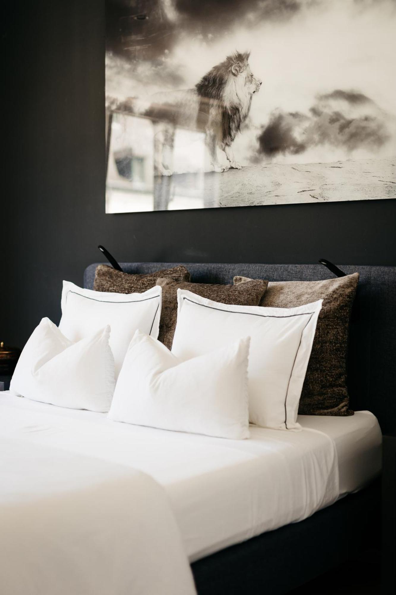 The Edgewater Suites - Park View Namur Bagian luar foto