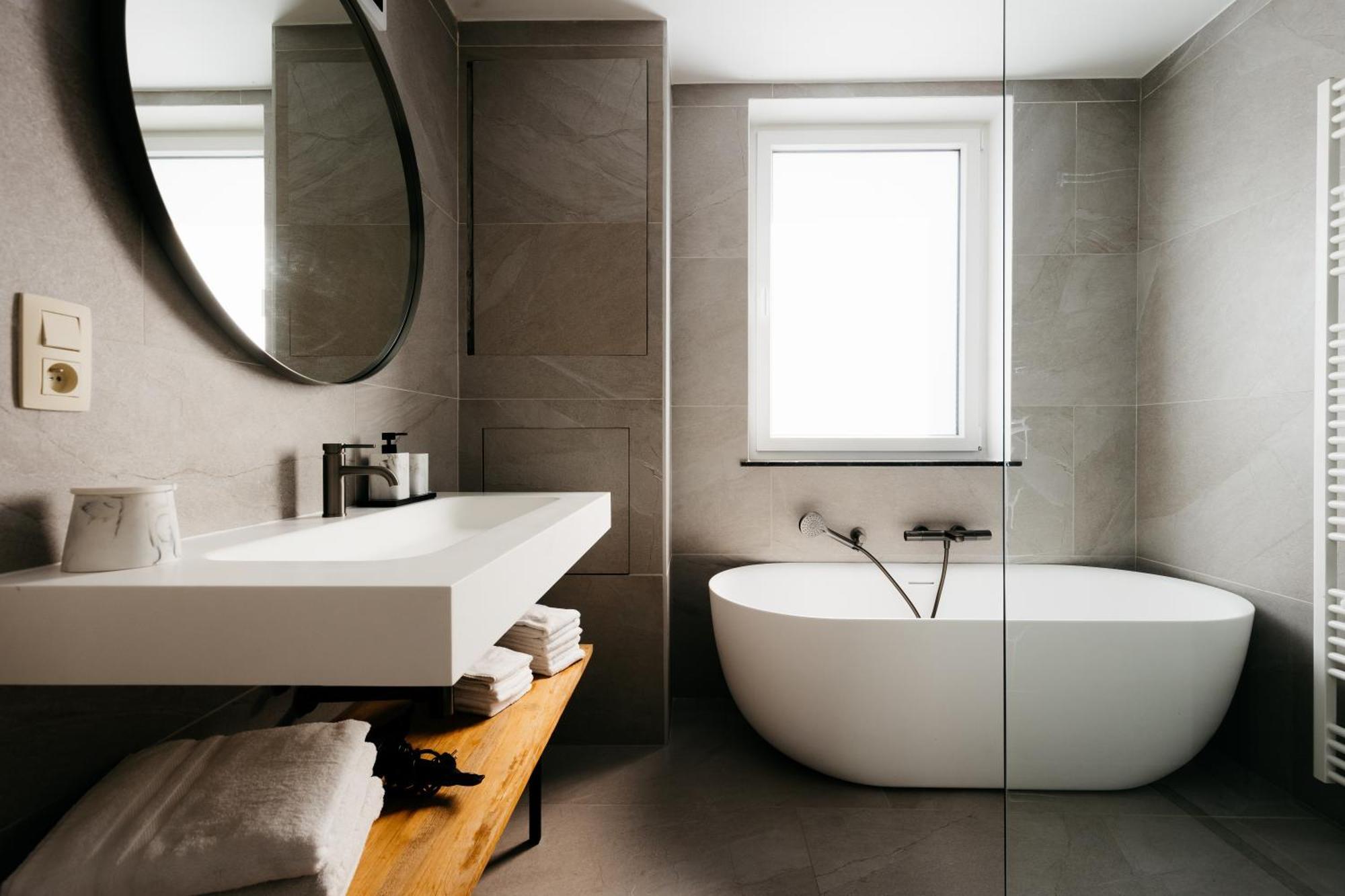 The Edgewater Suites - Park View Namur Bagian luar foto