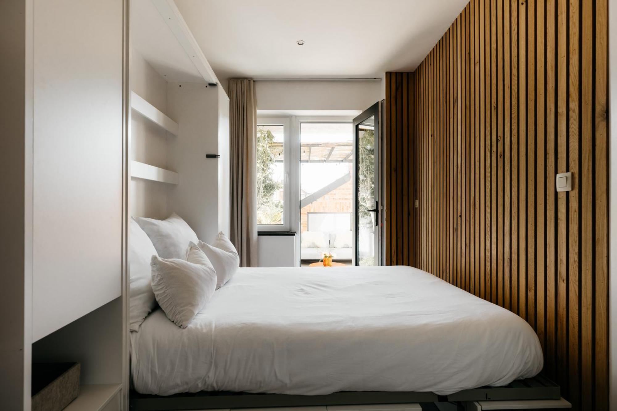 The Edgewater Suites - Park View Namur Bagian luar foto