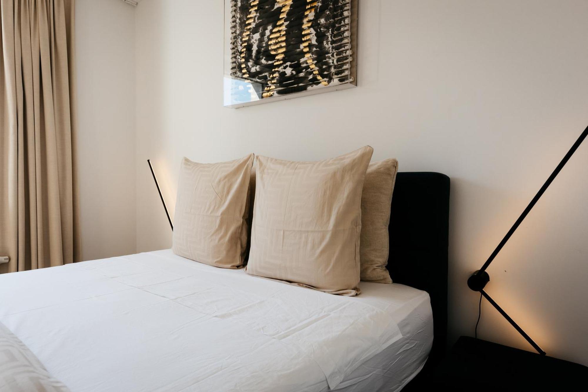 The Edgewater Suites - Park View Namur Bagian luar foto