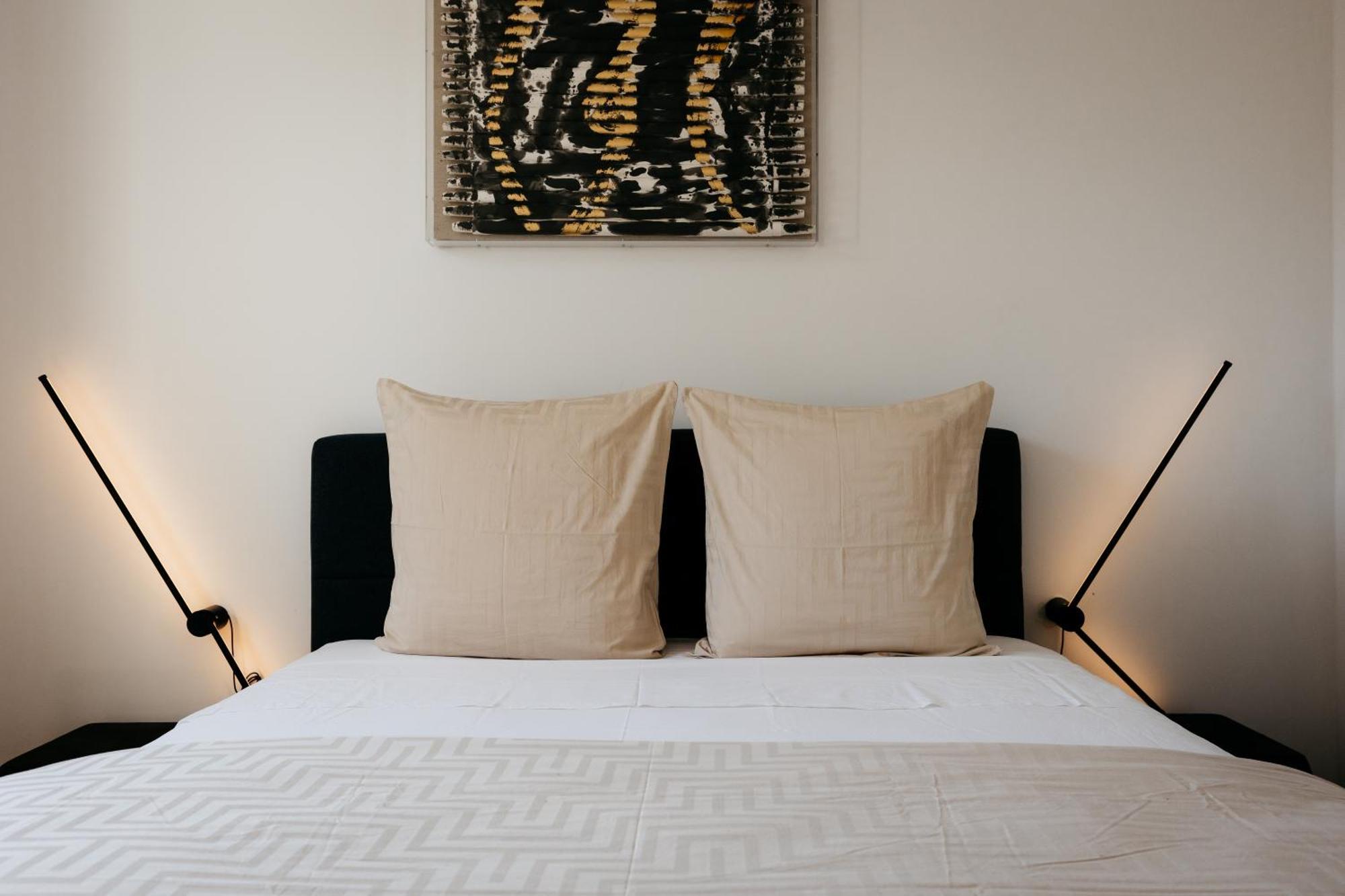 The Edgewater Suites - Park View Namur Bagian luar foto
