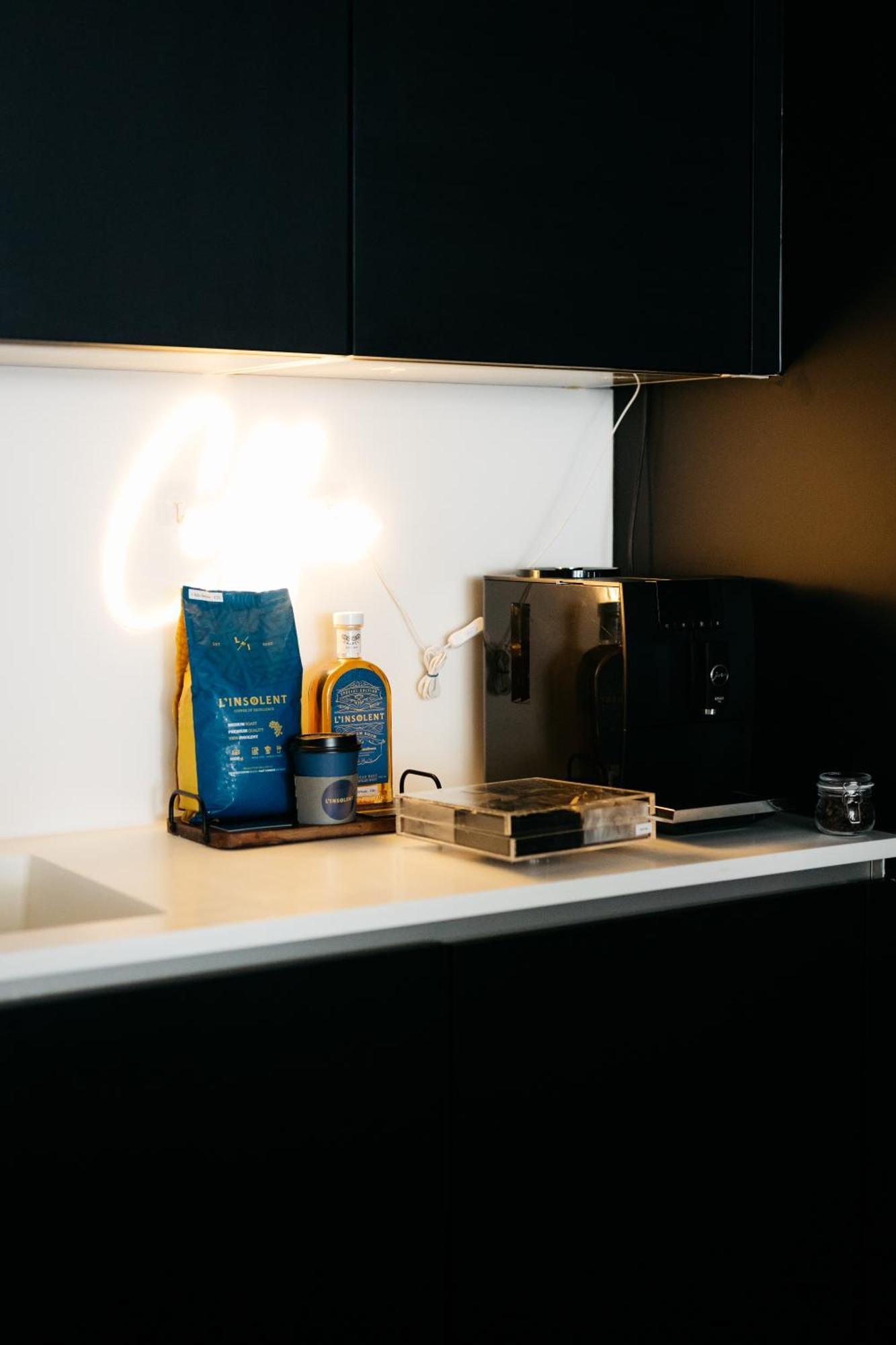 The Edgewater Suites - Park View Namur Bagian luar foto