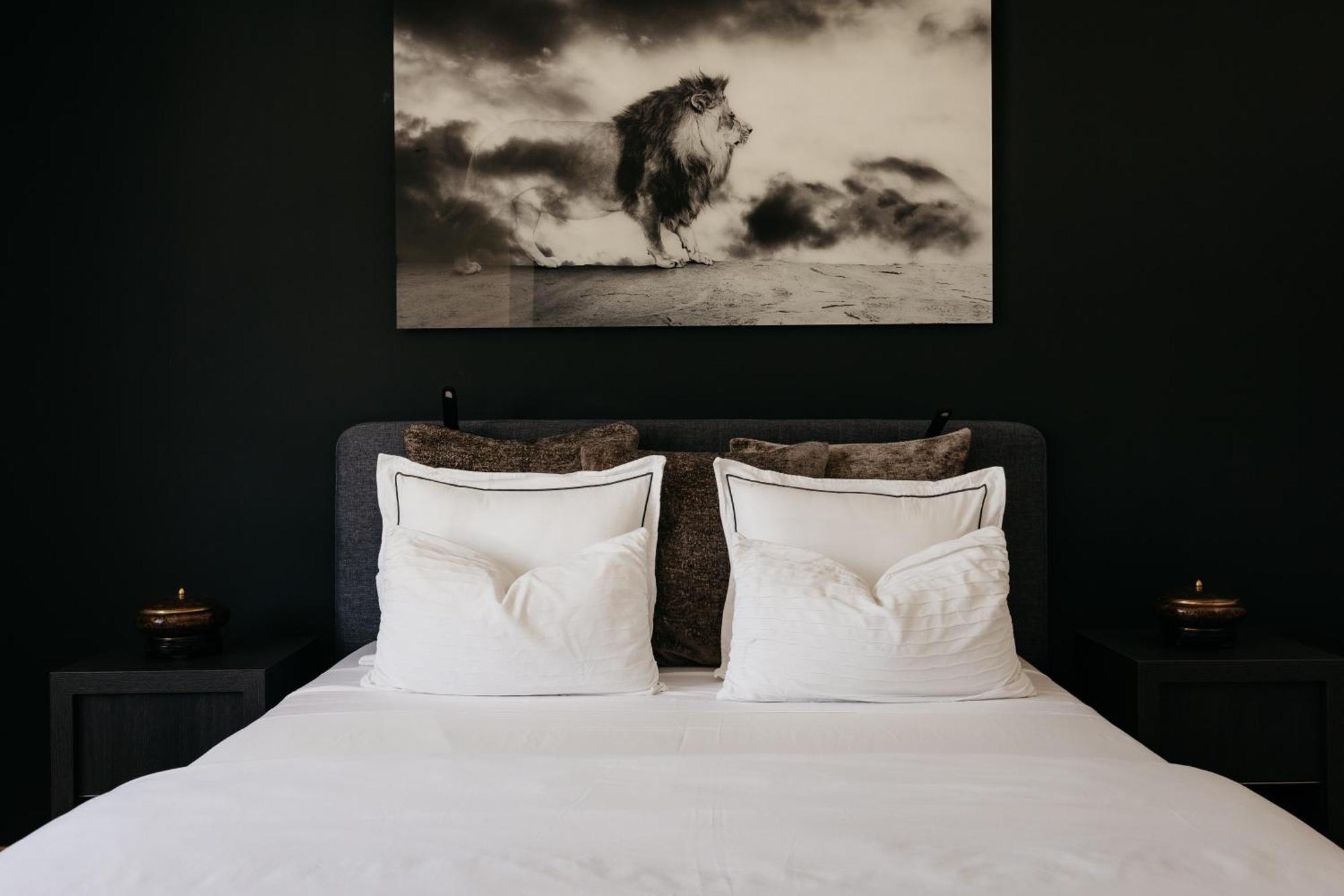 The Edgewater Suites - Park View Namur Bagian luar foto