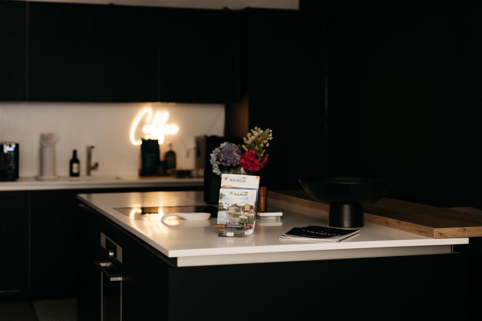 The Edgewater Suites - Park View Namur Bagian luar foto