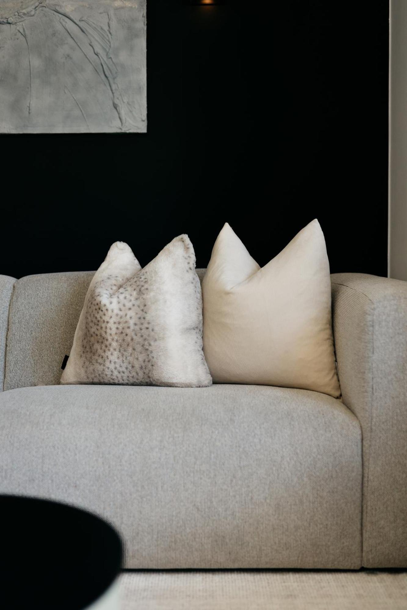 The Edgewater Suites - Park View Namur Bagian luar foto